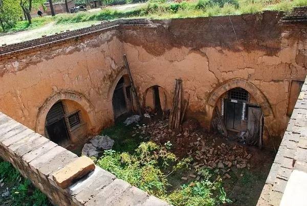 【奇闻】中国有个神秘的村庄，村民在地下住了4000年!