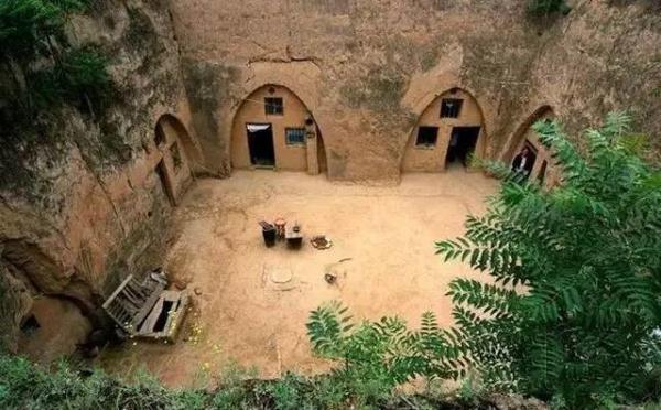 【奇闻】中国有个神秘的村庄，村民在地下住了4000年!