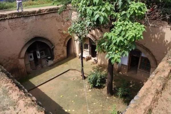 【奇闻】中国有个神秘的村庄，村民在地下住了4000年!