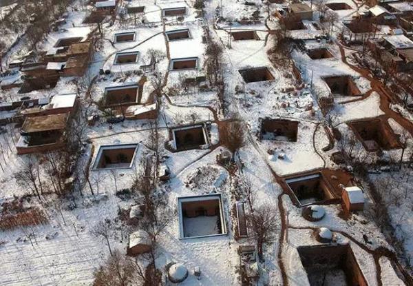 【奇闻】中国有个神秘的村庄，村民在地下住了4000年!