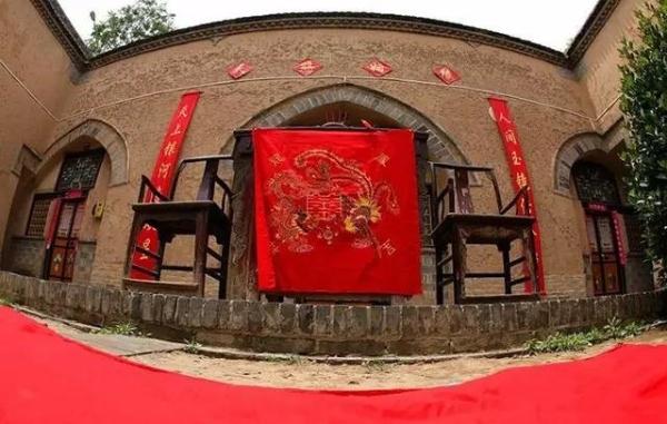 【奇闻】中国有个神秘的村庄，村民在地下住了4000年!