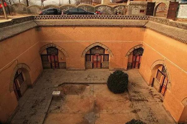 【奇闻】中国有个神秘的村庄，村民在地下住了4000年!