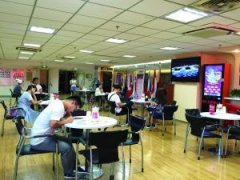 为何低龄留学热度不减？ 专家：不满国内教育理念