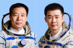 神十一航天员天上生活揭秘：骑自行车锻炼 食品种类近百