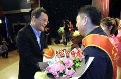 四川巴中：2016年十大扶贫好人和爱心企业（组织）颁奖活动