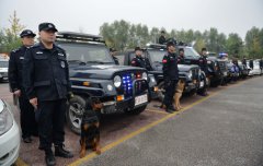 <b>西安雁塔公安分局：携犬24小时武装巡逻 雁塔警方守护辖区平安</b>