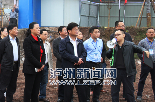 田亚东、鞠丽听取项目建设情况介绍