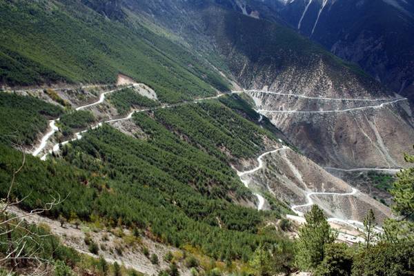 中国建成全球海拔最高公路隧道 总耗资约11.5亿元