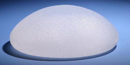 美女逗蛇被咬蛇死亡，蛇为鉴定假胸而硅胶中毒死亡(内附视频)