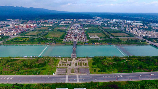 北川新县城全景。 杨明/摄 
