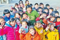 这个女子不简单 她有1200多名孩子