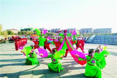 辽宁辽阳：灯塔举办农民秧歌节