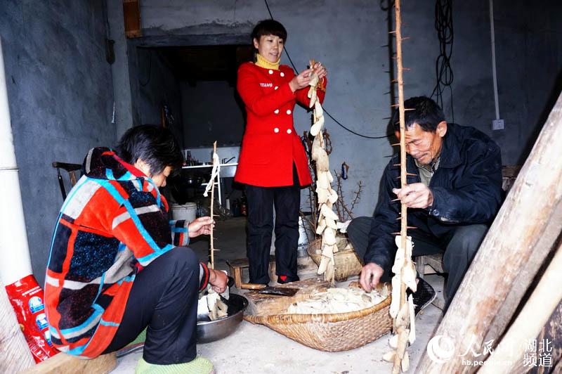 凉晒红薯干成一道独特的乡村风景