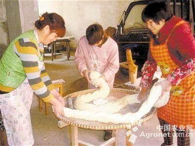 金华石盆夹心白糖远销海外 客商还上门来取货