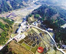 <b>重庆石柱县公路修到家门口 村民电商卖土货</b>