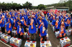 四川叙永280名贫困儿童获赠“壹基金温暖包” 暖心过冬！