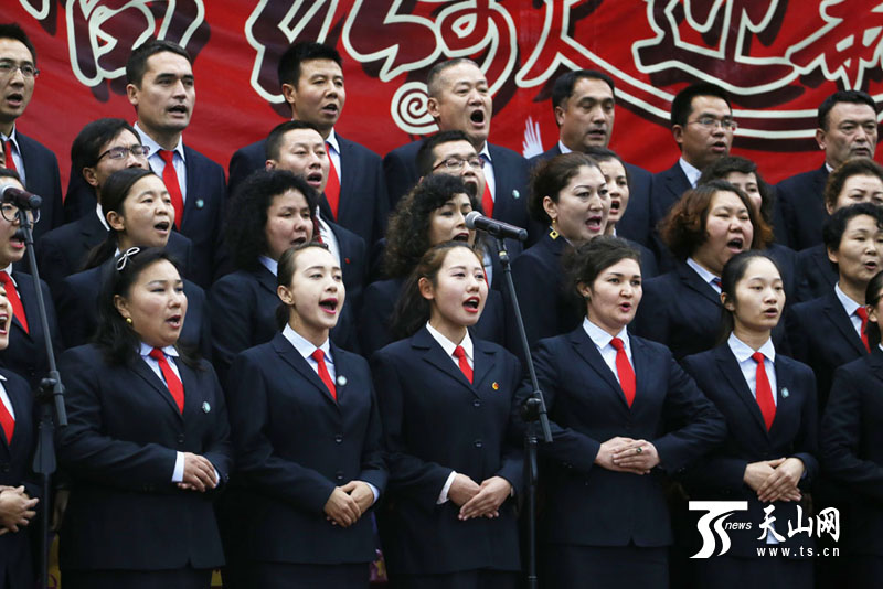 公安干警合唱队。