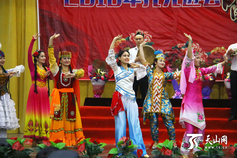 公安干警合唱队。