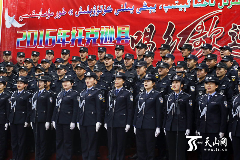 公安干警合唱队。