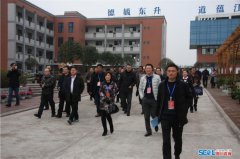 四川泸州纳溪学校试点智慧课堂 探索信息化教学