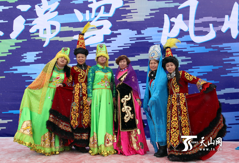 1月6日，以“福冰瑞雪 风情丝路”为主题的第十四届乌鲁木齐丝绸之路冰雪风情节开幕式在丝绸之路国际滑雪场举行。