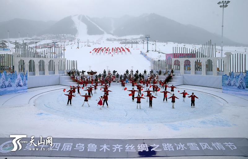 1月6日，以“福冰瑞雪 风情丝路”为主题的第十四届乌鲁木齐丝绸之路冰雪风情节开幕式在丝绸之路国际滑雪场举行。