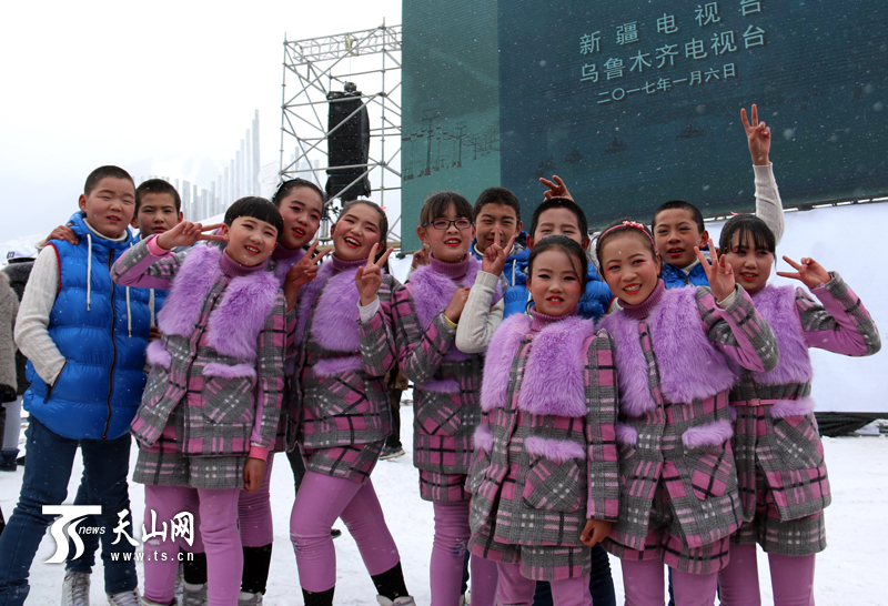 1月6日，以“福冰瑞雪 风情丝路”为主题的第十四届乌鲁木齐丝绸之路冰雪风情节开幕式在丝绸之路国际滑雪场举行。
