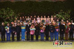 河北：梆子现代戏《李保国》震撼首演