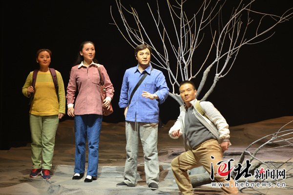 河北梆子现代戏《李保国》震撼首演