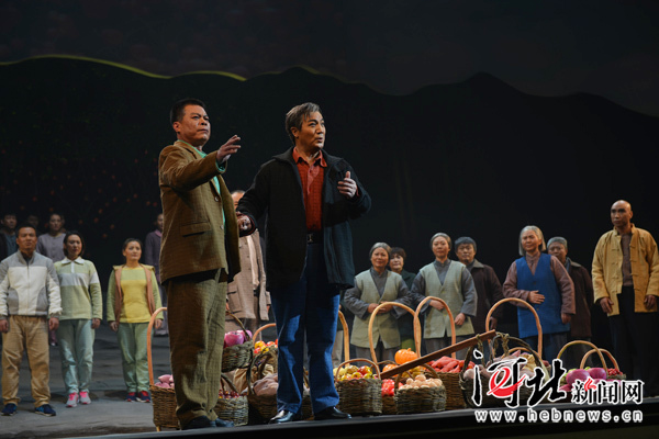 河北梆子现代戏《李保国》震撼首演