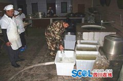 四川泸县五中断水4天 消防送水解“燃眉之急”