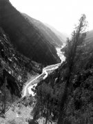 青海玛沁县：大山深处的 “致富路”