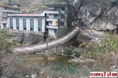 四川泸州：古蔺有座铁索桥