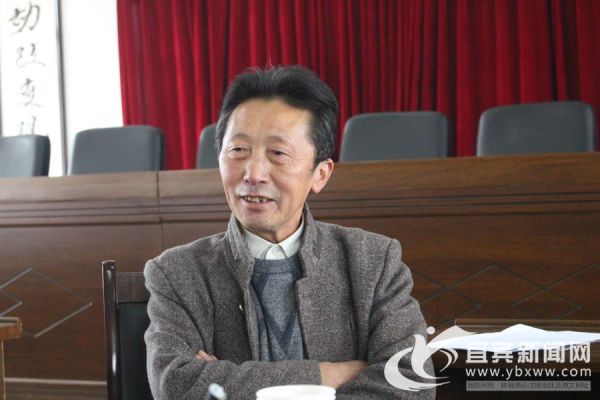 熊永伦被亲切的称为“温暖大山里的阳光”。(宜宾新闻网 曾江 摄）