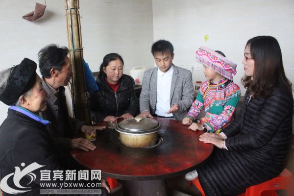 一家人也总是能聚到一起商量。（宜宾新闻网 曾江 摄）