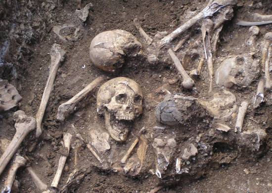 未解之谜：罗布泊传惊人消息 发现墓地宝藏