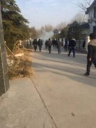 河南油画院：遭百人持械打砸 院名被涂“道士下山”