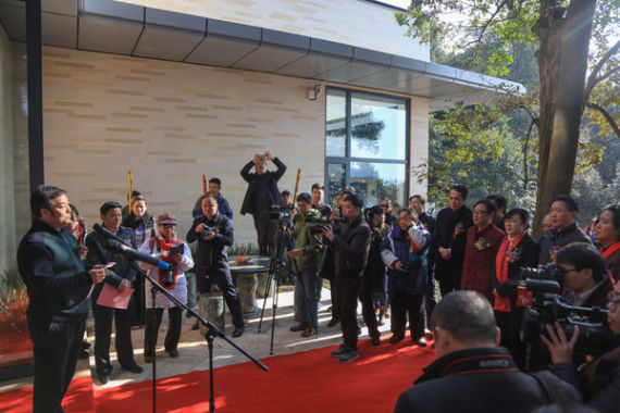 环球旅游小姐助力赵军牡丹艺术馆丫山开幕