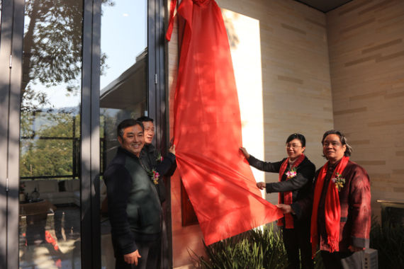 环球旅游小姐助力赵军牡丹艺术馆丫山开幕