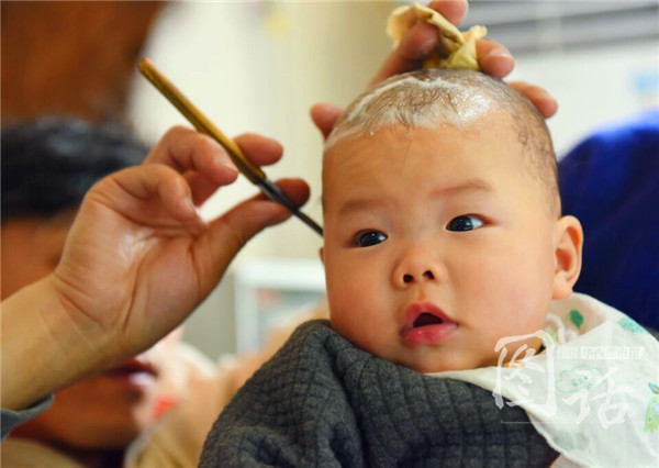 二月二龙抬头剃胎发 被宝宝们的表情包萌翻