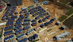 <b>山西：太原近百栋别墅造型优美 却荒无人烟</b>