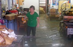 <b>福建：400乡镇遭暴雨侵袭</b>