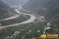 <b>四川泸定：乡村旅游带热田园经济 红樱桃之乡上演“杵坭速度”</b>