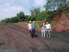 <b>四川泸州：区安监局长陈朝军一行到石寨检查烟花爆竹、非煤矿山安</b>