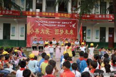 <b>河南卧龙：捐赠爱心课桌凳 情暖乡村留守娃</b>