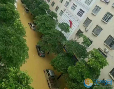 <b>广西柳州：31个乡镇遭特大暴雨袭击 部分江河或现超警戒洪水</b>
