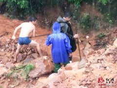 <b>湖南汨罗：乡镇党员“打先锋” 应急分队活跃在抗洪一线</b>