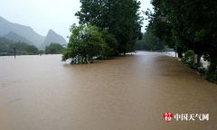 <b>广西贺州：钟山遭暴雨侵袭 多个乡镇“沦陷”</b>