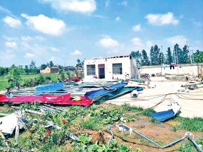 龙卷风突袭周口部分乡镇 部分村民房屋受损