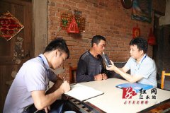湖南：江永纪检干部深入乡镇对村组干部进行酒精测试